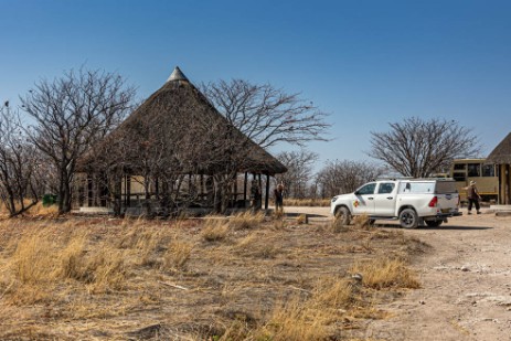 Rastplatz auf Fahrt nach Namutoni im Etoscha Nationalpark